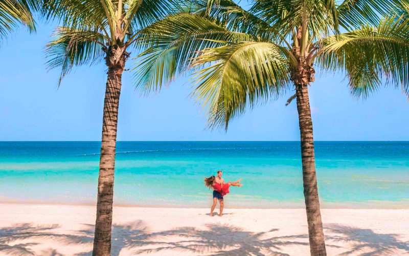 Détente sur la plage de Phuket